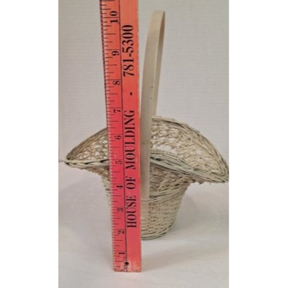 Lot Of 2 Bonnet Wicker Baskets Shabby White Boho Easter - Picture 14 of 15